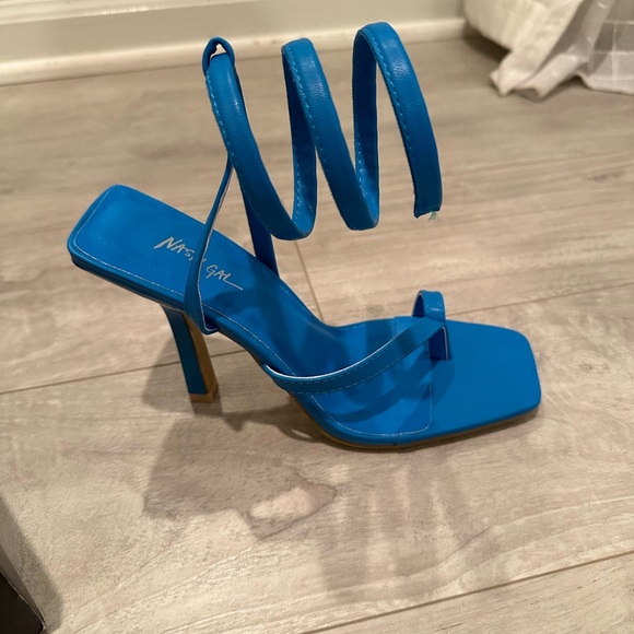 Perfect shape NASTYGAL Blue heels - Picture 1 of 5
